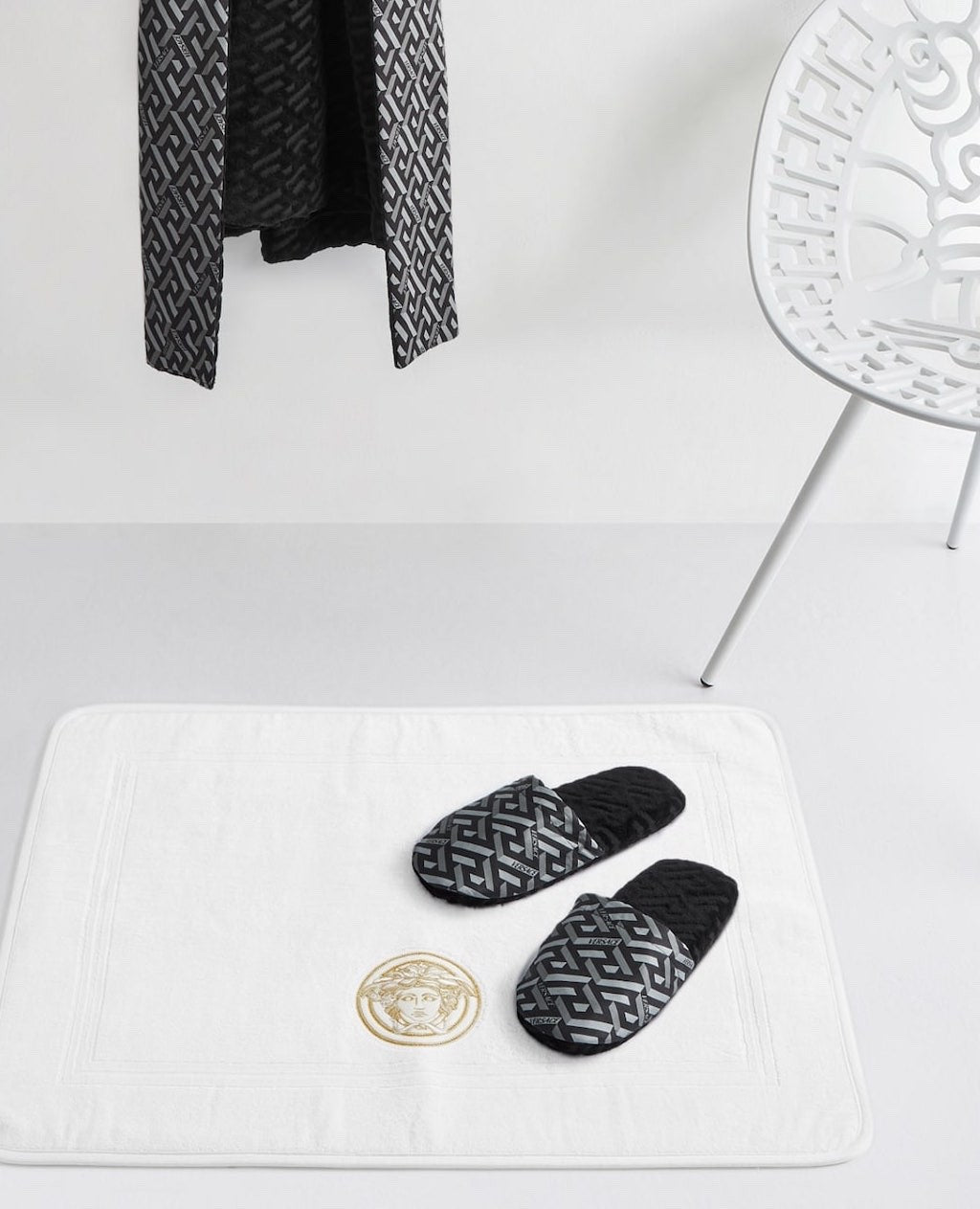 Versace Medusa Gala Bathmat White Gold 31.5 x 25 Inches